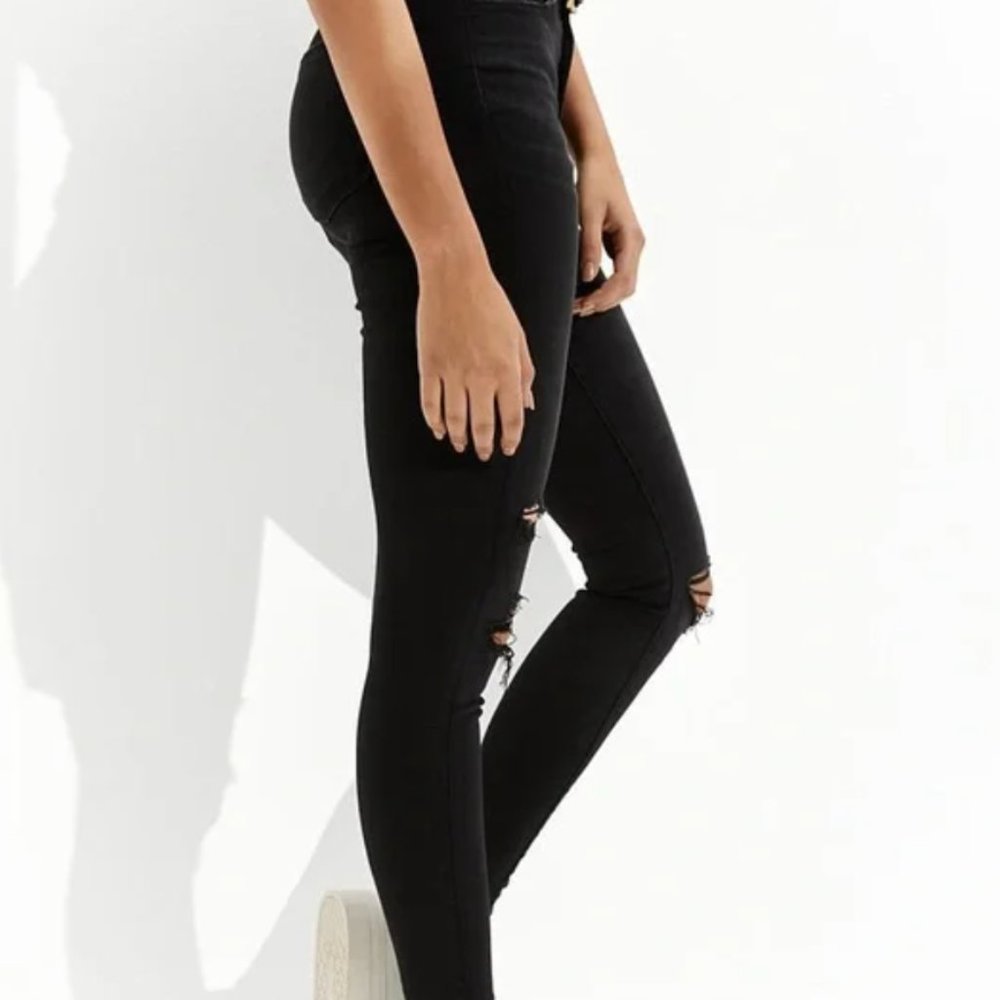 American Eagle Super High Rise Jegging in Black - Picture 2 of 8